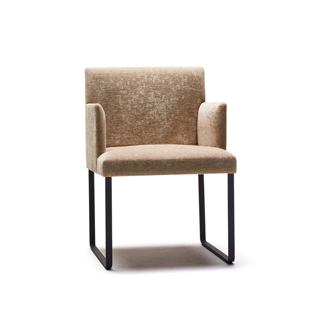 101 アームチェア（脚カラー：ブラック）